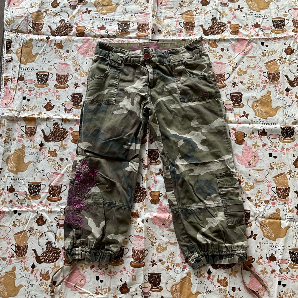 o'neill cargo shorts with pink embroidery y2k
